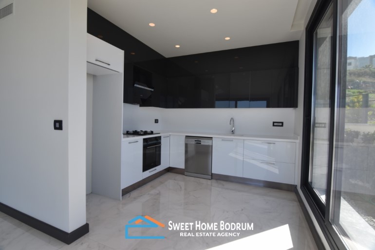 Bodrum Gümüşlük'te Özel Bahçe ve Havuzlu, Deniz  Manzaralı Villa