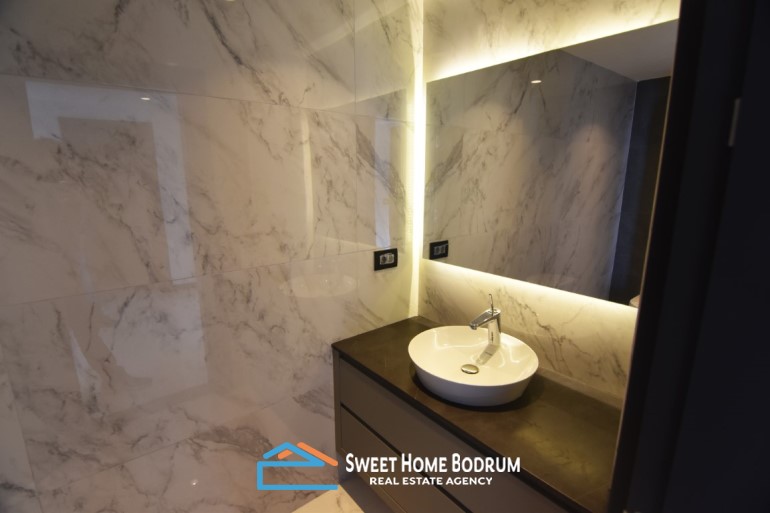 Bodrum Gümüşlük'te Özel Bahçe ve Havuzlu, Deniz  Manzaralı Villa