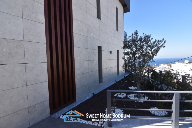 Bodrum Gümüşlük'te Özel Bahçe ve Havuzlu, Deniz  Manzaralı Villa