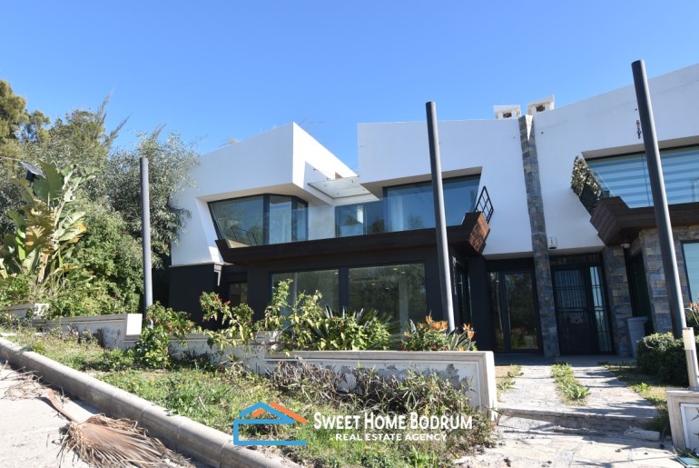 Turgutreis'de satılık denize 50m modern villa