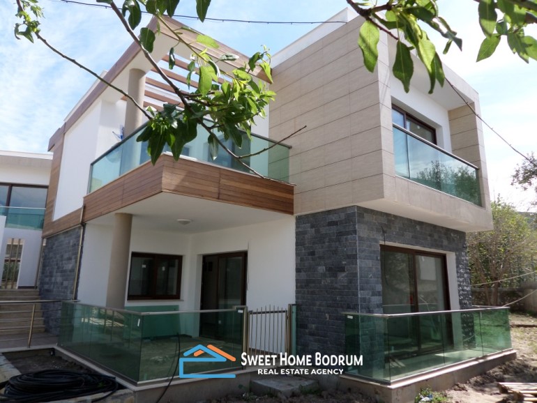 BODRUM'DA PAZAR YERİNE YAKIN 3+1 DUBLEKS
