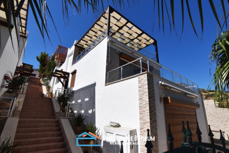 Yalıkavak'ta Denize Yakın Satılık 3+1 Tripleks Villa