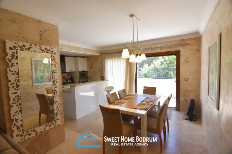 Yalıkavak'ta Denize Yakın Satılık 3+1 Tripleks Villa