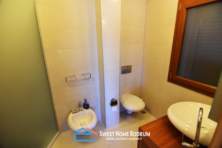 Yalıkavak'ta Denize Yakın Satılık 3+1 Tripleks Villa