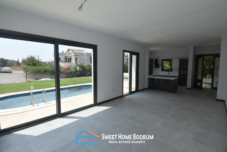 Yalıkavak Gökçebel'de bahçe ve havuzlu tek katlı villa
