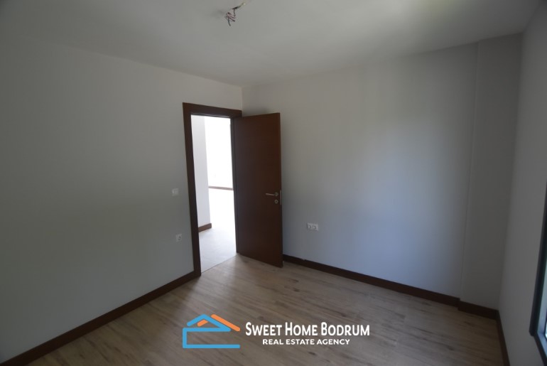 Yalıkavak Gökçebel'de bahçe ve havuzlu tek katlı villa