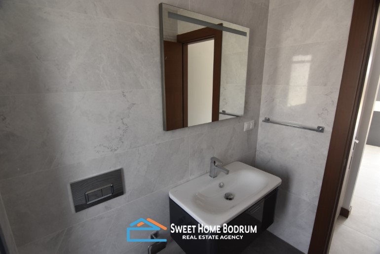 Yalıkavak Gökçebel'de bahçe ve havuzlu tek katlı villa