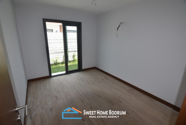 Yalıkavak Gökçebel'de bahçe ve havuzlu tek katlı villa