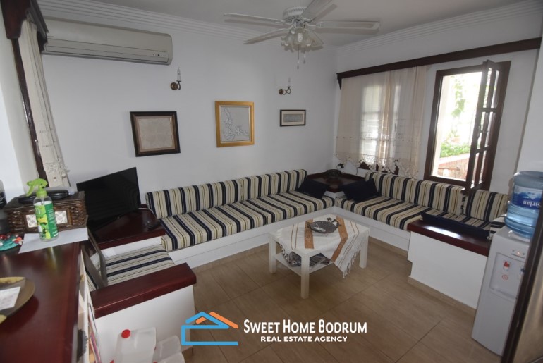 Hebil'de site içinde bakımlı, özel bahçeli villa