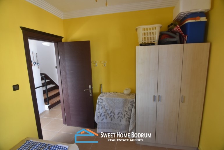 Hebil'de site içinde bakımlı, özel bahçeli villa