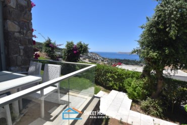Bodrum Gümüşlük'te site içinde satılık deniz manzaralı daire