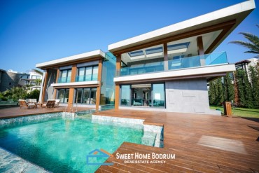 Yalıkavak'ta Satılık Muhteşem Deniz Manzaralı 6+1 Lüks Villa