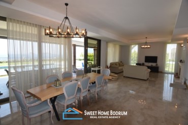 Bodrum Turgutreis'te satılık deniz manzaralı  havuzlu tek katlı villa