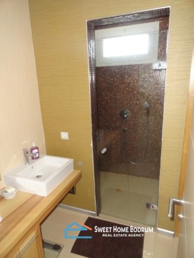 GÜNDOĞAN'DA DENİZE SIFIR SİTEDE DAİRE