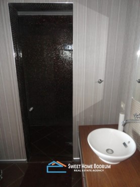 GÜNDOĞAN'DA DENİZE SIFIR SİTEDE DAİRE