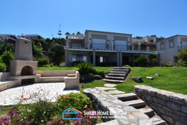 Yalıkavak, Bodrum 2 Seafront Duplex Villas Together for sale with Sea View