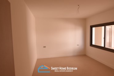 Gündoğan'da kendi plajı ve sosyal tesisi olan site içinde daire