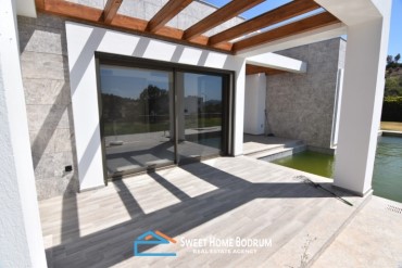 Konacık'ta satılık 4+1 müstakil, bahçeli, havuzlu tek katlı villa