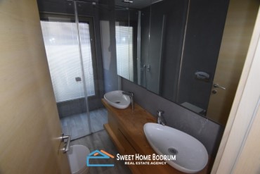 Konacık'ta satılık 4+1 müstakil, bahçeli, havuzlu tek katlı villa