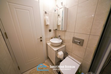 Bodrum Gümbet'te Satılık 1+1 Daire, Havuzlu Sitede, Merkezi Konumlu 