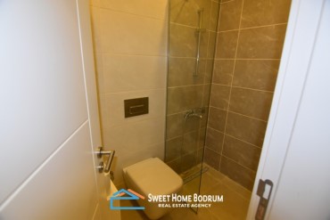 Bahçe içinde, havuzlu, tripleks, 5+1 müstakil villa