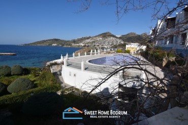 Denize sıfır sitede, ön sırada 2+1 dubleks
