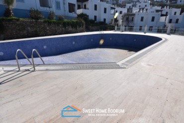 Denize sıfır sitede, ön sırada 2+1 dubleks