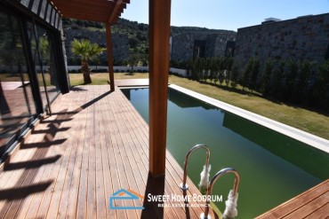 Gündoğan Küçükbük'te satılık özel havuzlu tek kat villa