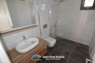 Bodrum Turgutreis'te satılık denize yakın, site içinde tek katlı villa