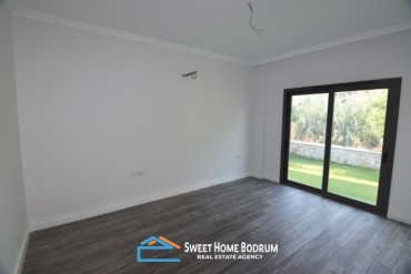 Bodrum Turgutreis'te satılık denize yakın, site içinde tek katlı villa