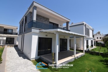 Bodrum Turgutreis'ta satılık denize yürüme yakınlığında dubleks villa