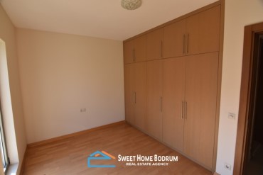 Bodrum merkez'de satılık 6 yatak odalı tripleks villa