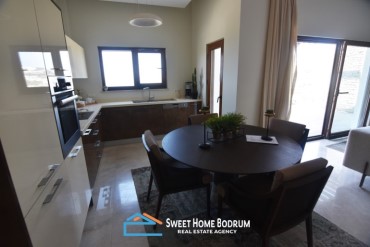Bodrum Gümüşlük'te Denize Yakın Site İçinde Satılık 3+1 Daire