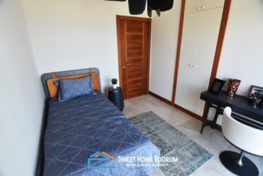 Bodrum Gümüşlük'te Denize Yakın Site İçinde Satılık 3+1 Daire