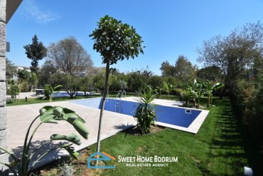 Ortakent Merkez'de satılık özel havuzlu ve bahçeli villa