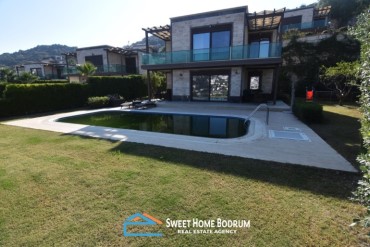 Bodrum Gümüşlük'te Satılık Özel Bahçe ve Havuzlu Villa
