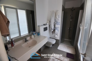 Gündoğan'da Güvenlikli Site İçinde Deniz Manzaralı Dubleks Villa 