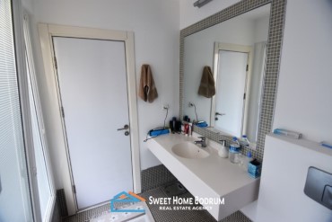 Gündoğan'da Güvenlikli Site İçinde Deniz Manzaralı Dubleks Villa 
