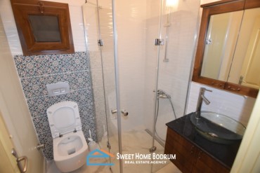 Bodrum Gümüşlük'te Site İçinde Satılık Deniz Manzaralı Bahçe Katı Daire