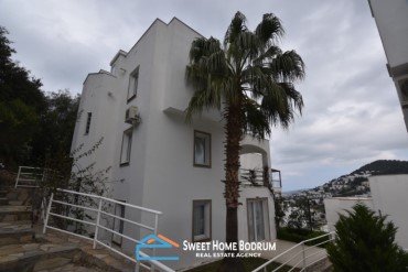 Yalıkavak'ta satılık 4+2 tripleks villa
