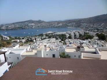 Gündoğan Yalıkent Sitesi'nde satılık tripleks villa