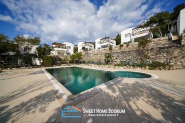 Bodrum Gumusluk, 2+1 Apartment for Sale with Garden