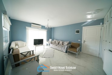 Bodrum Gümüşlük, Site İçinde, Geniş Bahçeli Satılık 2+1 Daire