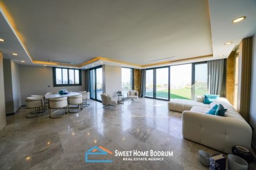 Yalıkavak Gökçebel'de Site İçinde Satılık 4+1 Özel Bahçe ve Havuzlu Villa