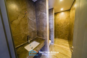 Yalıkavak Gökçebel'de Site İçinde Satılık 4+1 Özel Bahçe ve Havuzlu Villa