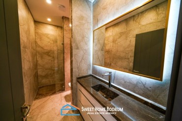 Yalıkavak Gökçebel'de Site İçinde Satılık 4+1 Özel Bahçe ve Havuzlu Villa
