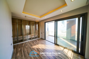 Yalıkavak Gökçebel'de Site İçinde Satılık 4+1 Özel Bahçe ve Havuzlu Villa
