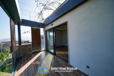 Yalıkavak Gökçebel'de Site İçinde Satılık 4+1 Özel Bahçe ve Havuzlu Villa