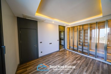 Yalıkavak Gökçebel'de Site İçinde Satılık 4+1 Özel Bahçe ve Havuzlu Villa