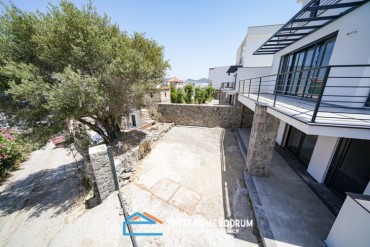 Koyunbaba'da Satılık Müstakil 3+1 Tripleks Villa